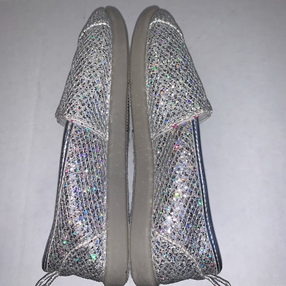 “Joe Boxer”, Girls, Sz 1, Silver Glitter Shoes,EUC - Picture 2 of 9